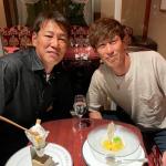 井端弘和さんの誕生日を祝う原田