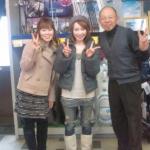 平山智加(左)と魚谷香織(中)と平山さんの父(右)
