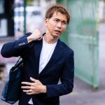 レース場に向かう山崎郡