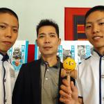 吉田兄弟がやまと学校に入学する際の家族写真