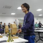 モーター抽選を行う様子・写真は遠藤エミ選手