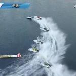 1周目1Mで先頭に立った4号艇