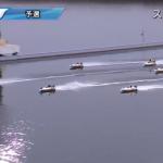 バックストレートで既に「4-2-1」の隊形に