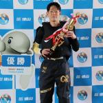 一般戦「楽天銀行賞」で優勝した茅原悠紀