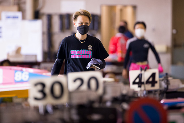 ヨーグルトとお茶を盗んだ秋山直之