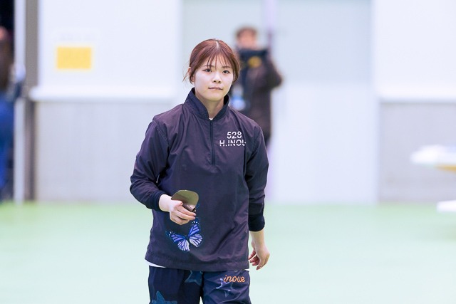 ペラをもって調整に向かう井上遥妃