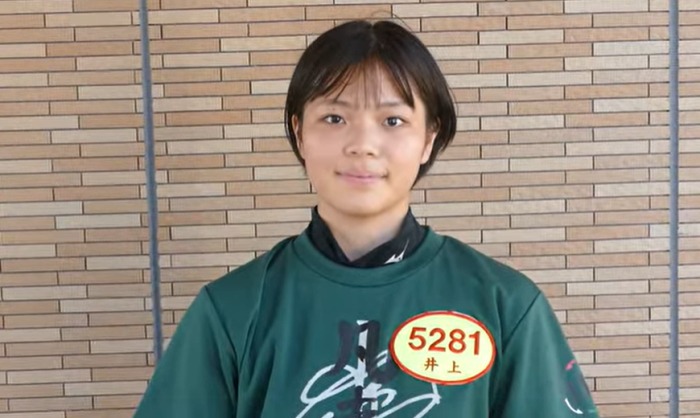 デビュー戦直前のインタビューを受ける井上遥妃