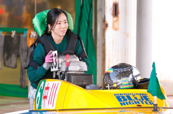 ボートを移動させようとしている中川りな