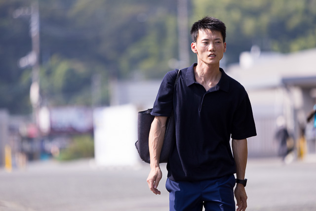 暑さにやられながら会場に向かう竹田和哉