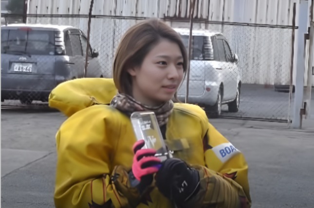 初勝利の取材を受けている中村桃佳