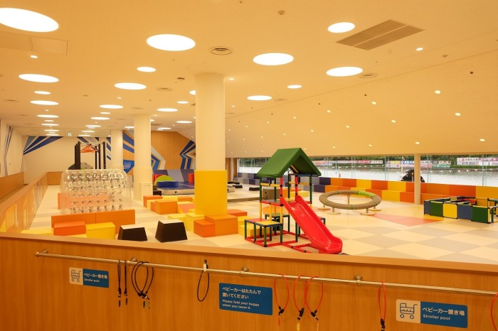 競艇場内の子供の遊び場
