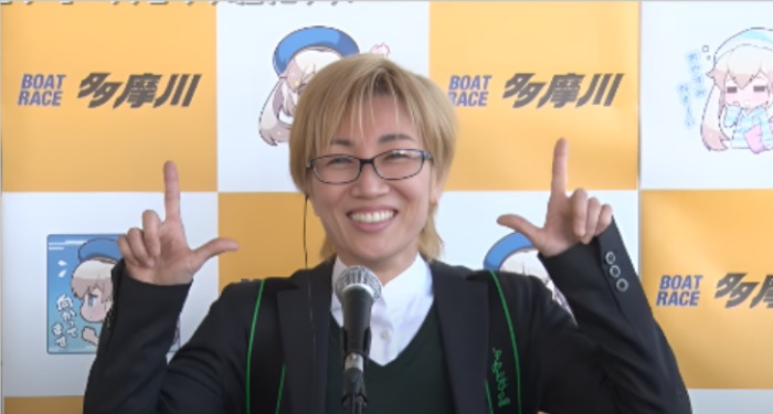 ポーズリクエストに応える中谷朋子