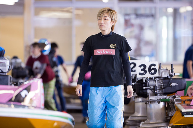 ボート調整へ向かう途中の中谷朋子