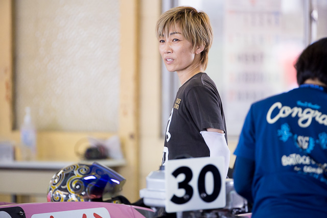 競艇場で声を掛けられる中谷朋子