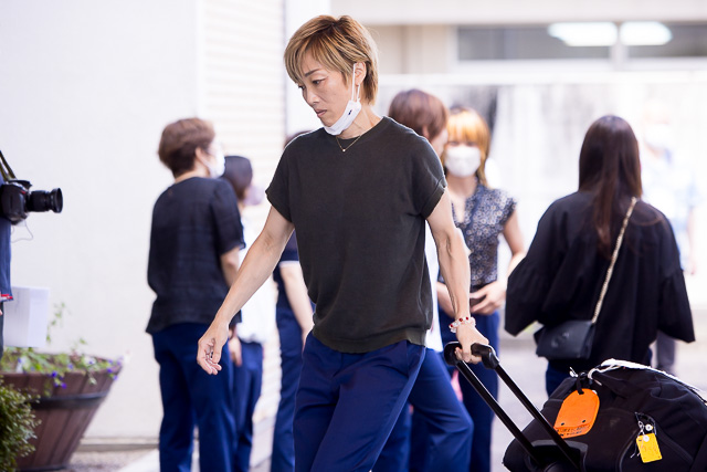 競艇場を後にする中谷朋子