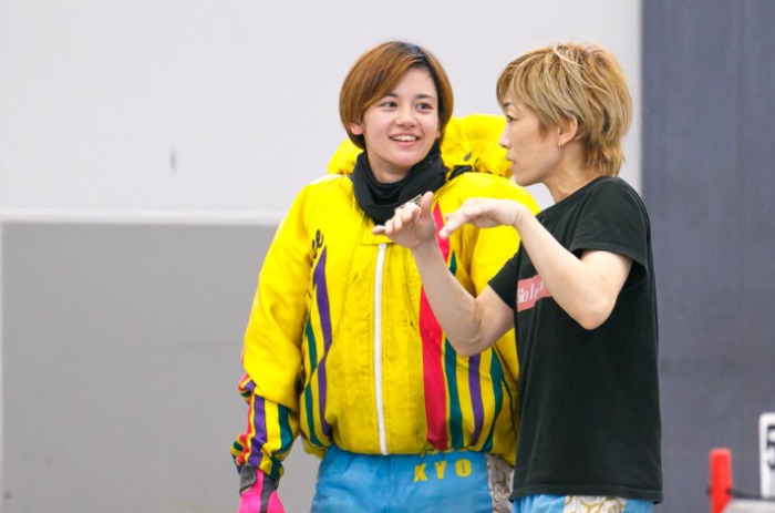 レース前に話をする中谷朋子と下野京香