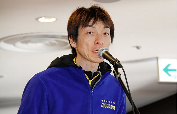 インタビューに答える村田修次