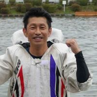 優勝し笑顔の吉川元浩選手