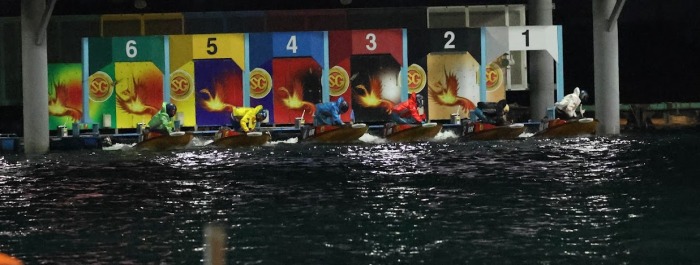 ボートレース若松ナイターレーススタートの様子