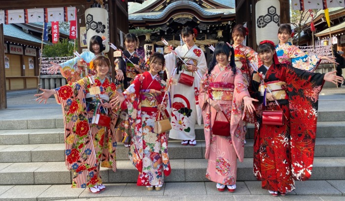 メンバーと一緒に成人式での写真