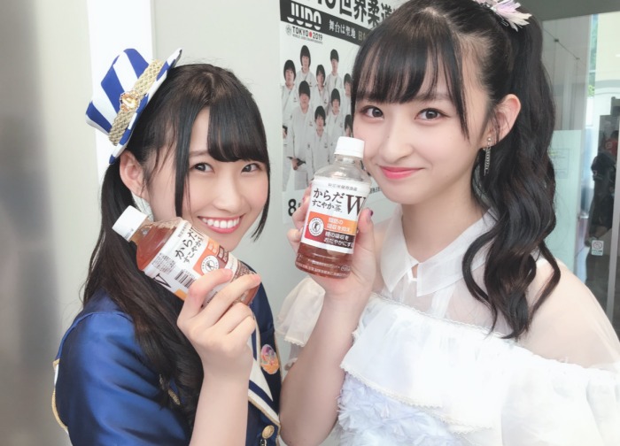 姉妹でツーショットを撮る松本日向