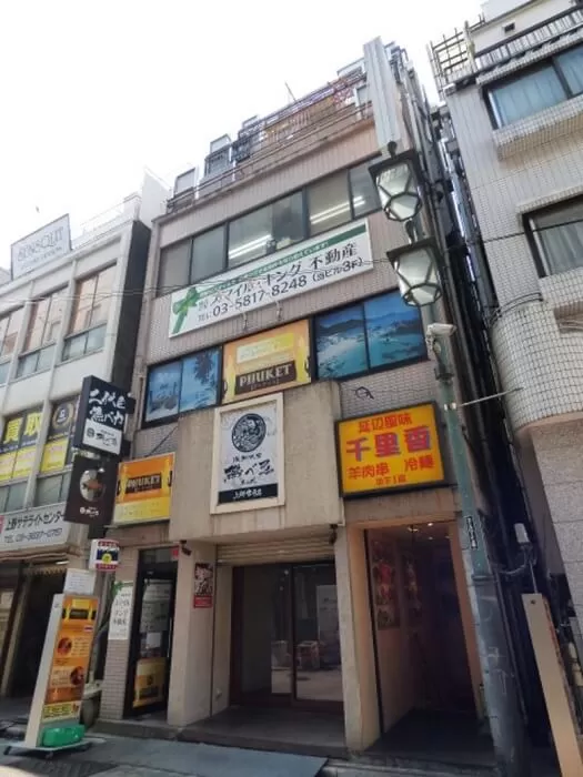 所在地に存在するオフィスビル